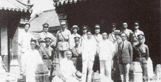 戴笠和杜月笙到底啥关系，为啥戴笠死了后，杜月笙直言不想活了