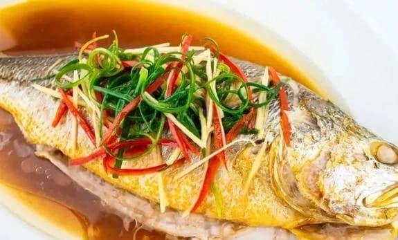 三款黄鱼佳肴：清蒸、炖煮、红烧，详解烹饪技巧与注意事项