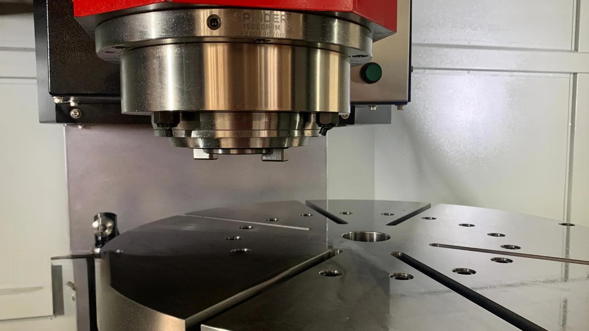 优化 CNC 机床性能：预热的重要性
