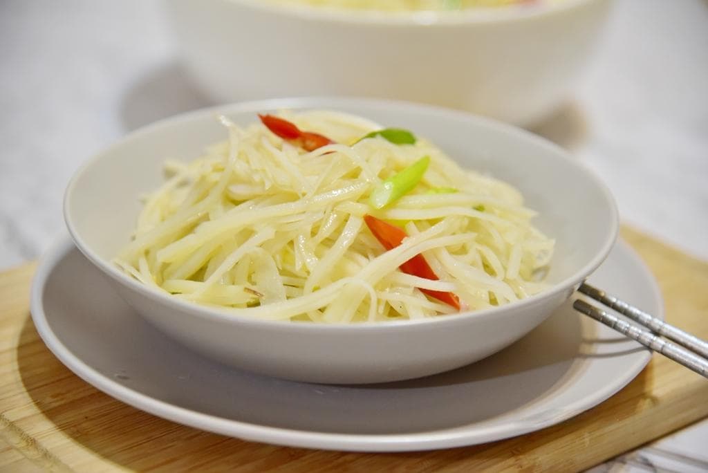 醋溜土豆丝的正确打开方式：3步洗出清脆口感