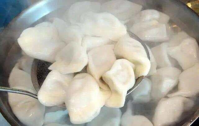 煮饺子“三点水”加2次还是3次，口感差别竟如此大？