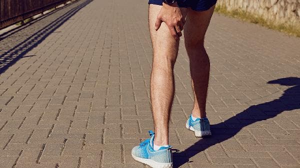 大腿后侧肌肉拉伤：原因、治疗与预防全攻略