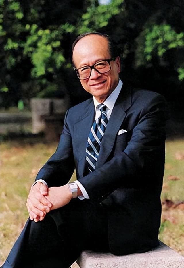 96岁李嘉诚千亿身价也带不走，最终还是油尽灯枯，留下一个传奇