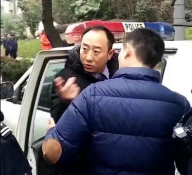 成都谭警官走红网络：用幽默执法守护交通安全