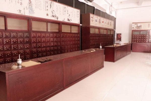 中药学专业毕业生的多元化职业发展路径