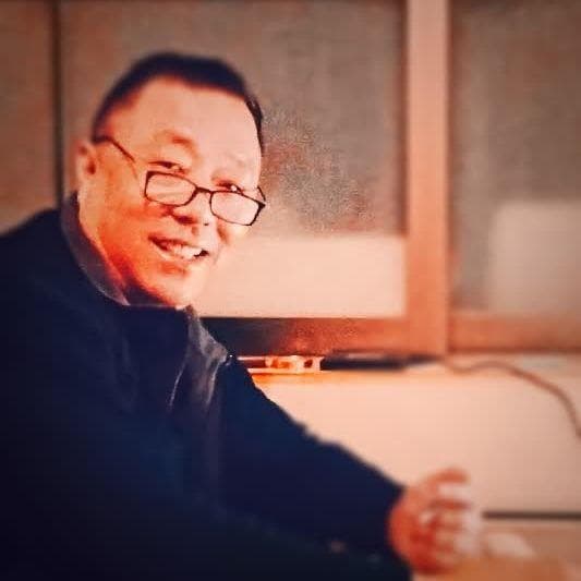 《道德经》第十二章：摒弃诱惑，回归本真—— 抵御物欲的智慧抉择