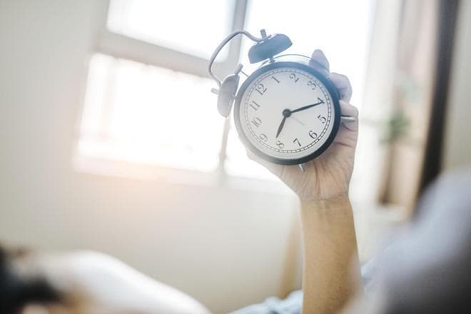 睡眠专家的 7 个调整生物钟小贴士，超有用