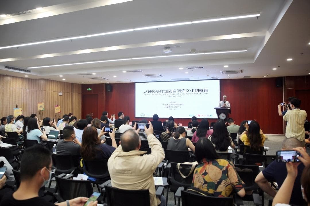 世界孤独症关注日 | 摒弃歧视和排斥，给予他们更多理解、接纳和鼓励