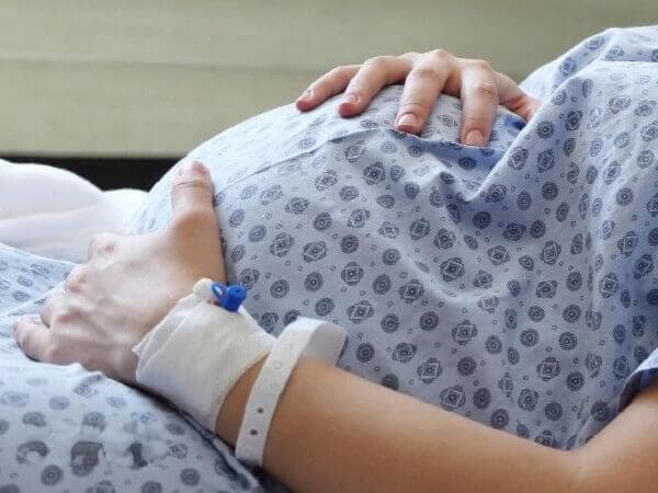 孕晚期胎动减少是否正常？专家解读其原因及应对方法
