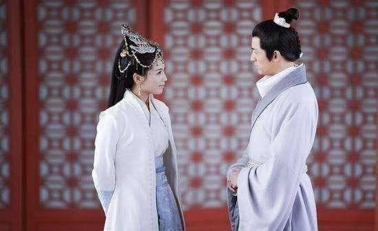 《琅琊榜》中霓凰郡主对梅长苏是什么感情？
