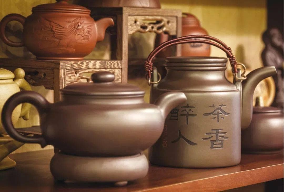 紫砂壶：融汇诗书画的茶文化瑰宝，从实用器到艺术珍品