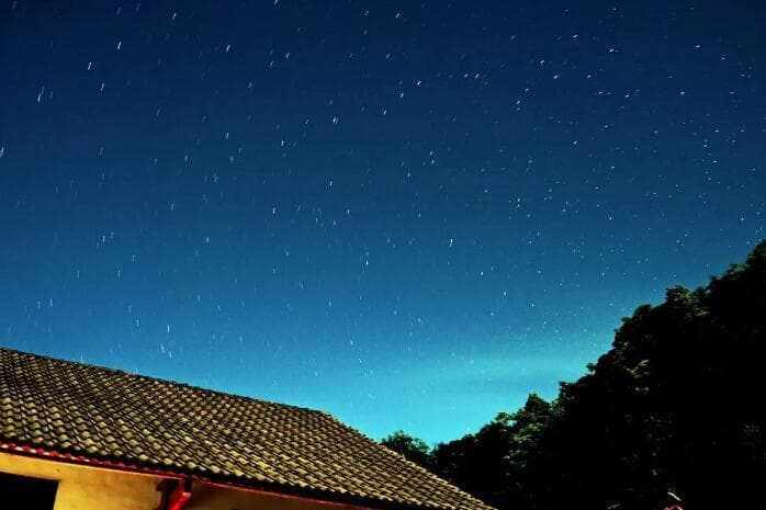《夜空中最亮的星》：逃跑计划乐队的标志性作品