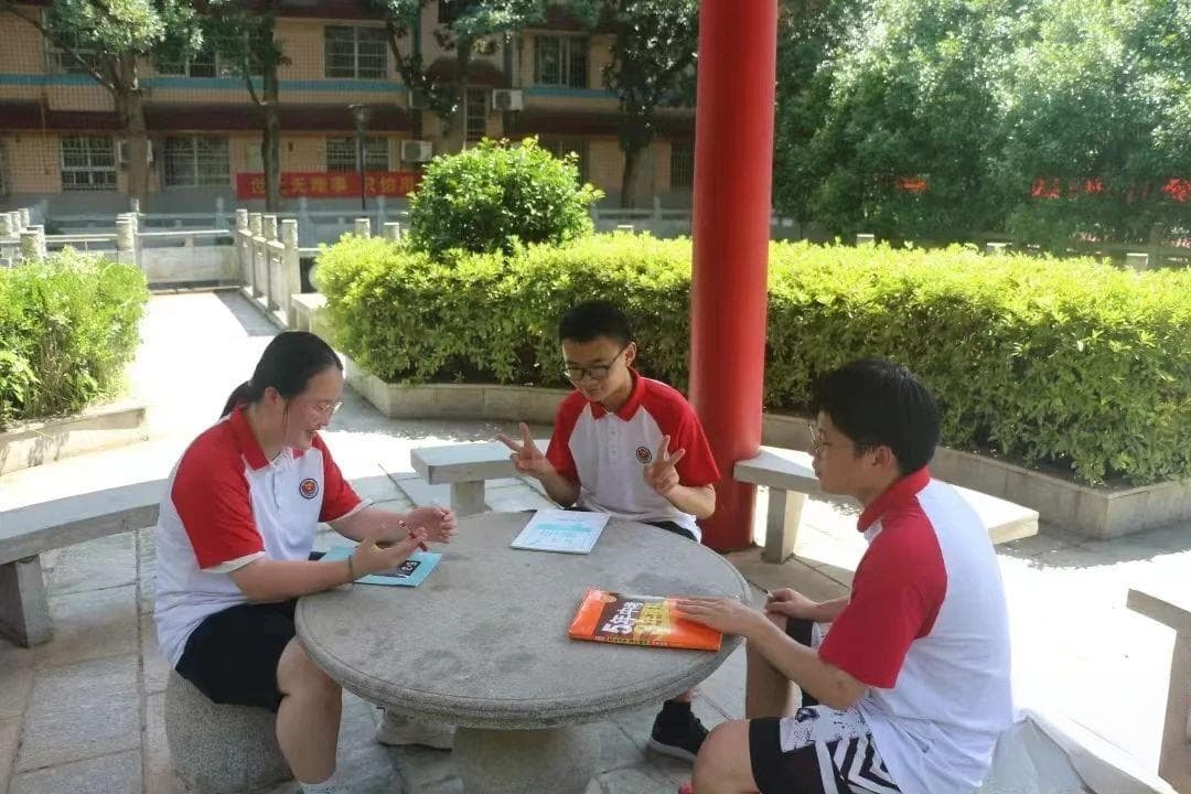 “复读热潮”再起，理性抉择重启学生梦想