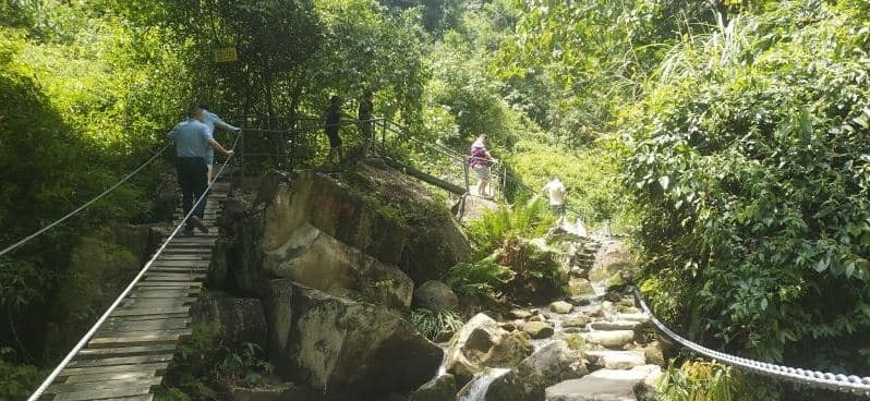 佛影峡漂流：峡谷中的清凉之旅