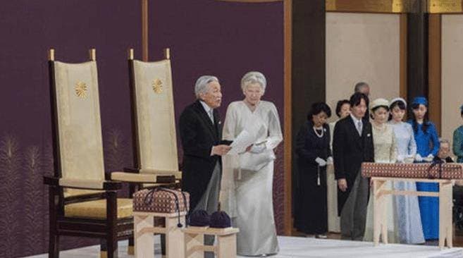 日本天皇失去神性成职业，每天也要按时上班，年薪9000万日元