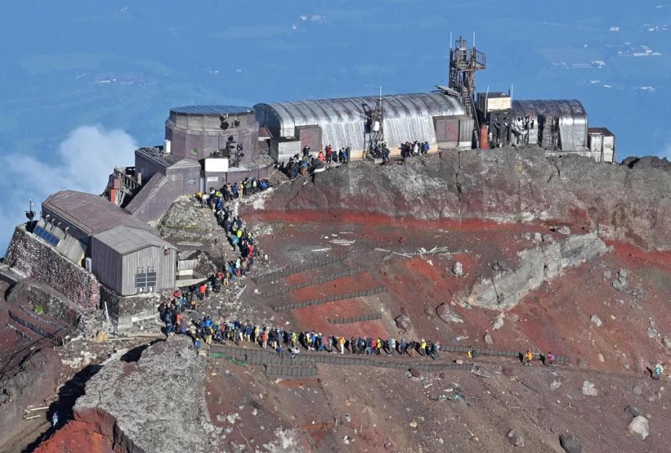 日本富士山本季尚未下雪，130年纪录被破，气候危机引关注