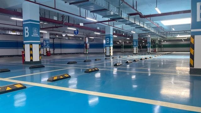 最高院：小区建成移交后，地下车库所有权使用权是否归全体业主？