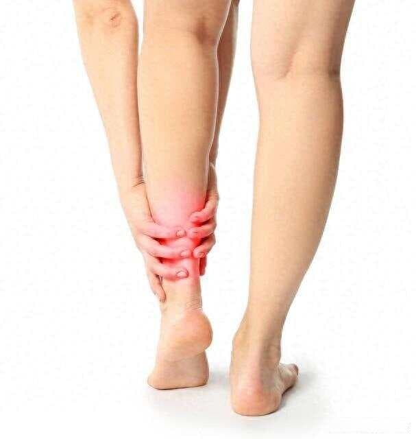 最好的7种腘绳肌瑜伽伸展练习 准备好感受这组友好舒适的腿筋放松