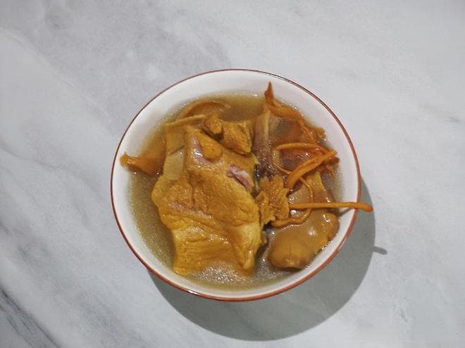 俗话说：鲜不过菌汤、补也不过菌汤，菌菇猪骨汤冬季暖心暖胃之选