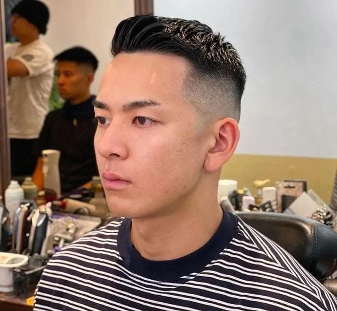 男生“不烫不染”发型简单易打理，这3款潮流造型，帅气提升颜值