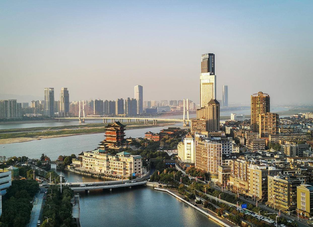 南昌一日游：深度感受英雄城魅力