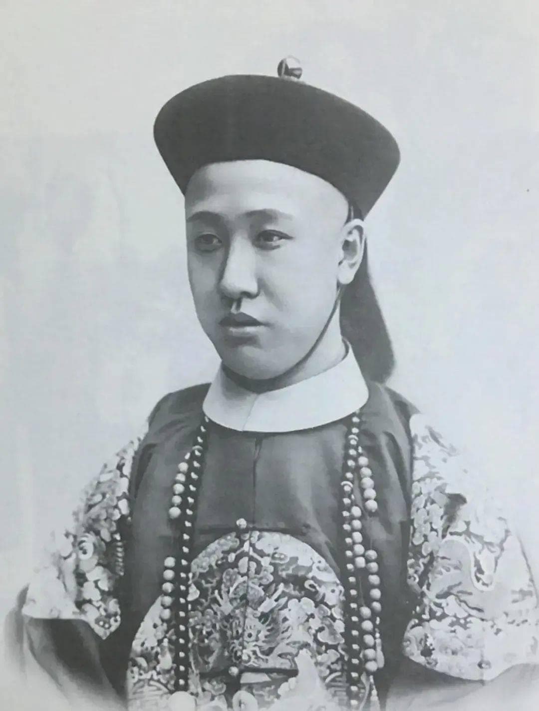 《说文解字》第838课：“甲胄”和“帝王之胄”，为啥都用“胄”字