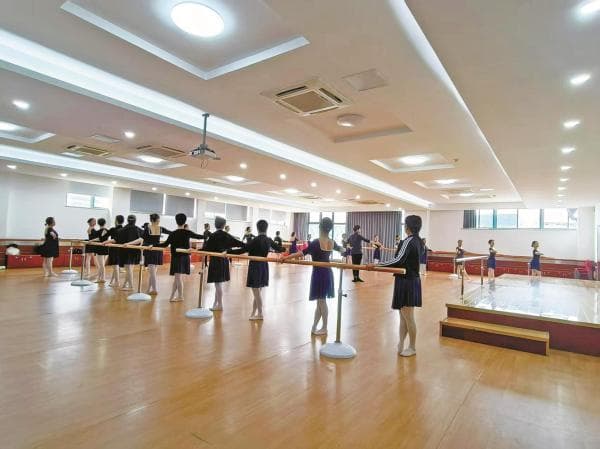 无人机航拍、DeepSeek公益讲座……面向老年人的课程如今很"年轻"