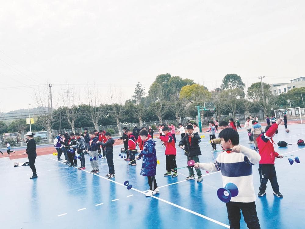 课间延长5分钟 校园瞬间“动起来”