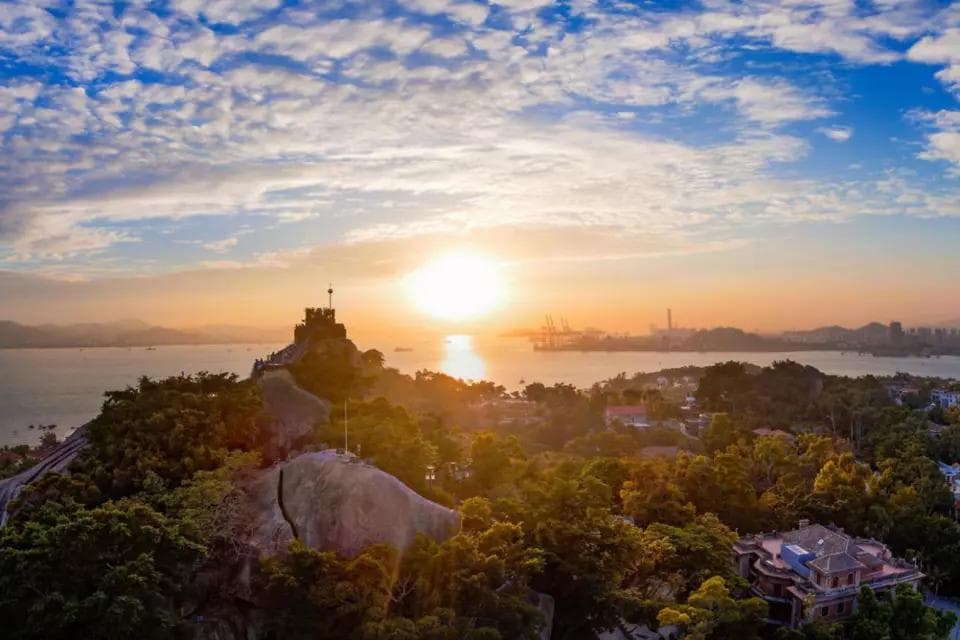 厦门12大景点全攻略：从鼓浪屿到双子塔，领略闽南文化与现代都市的完美融合