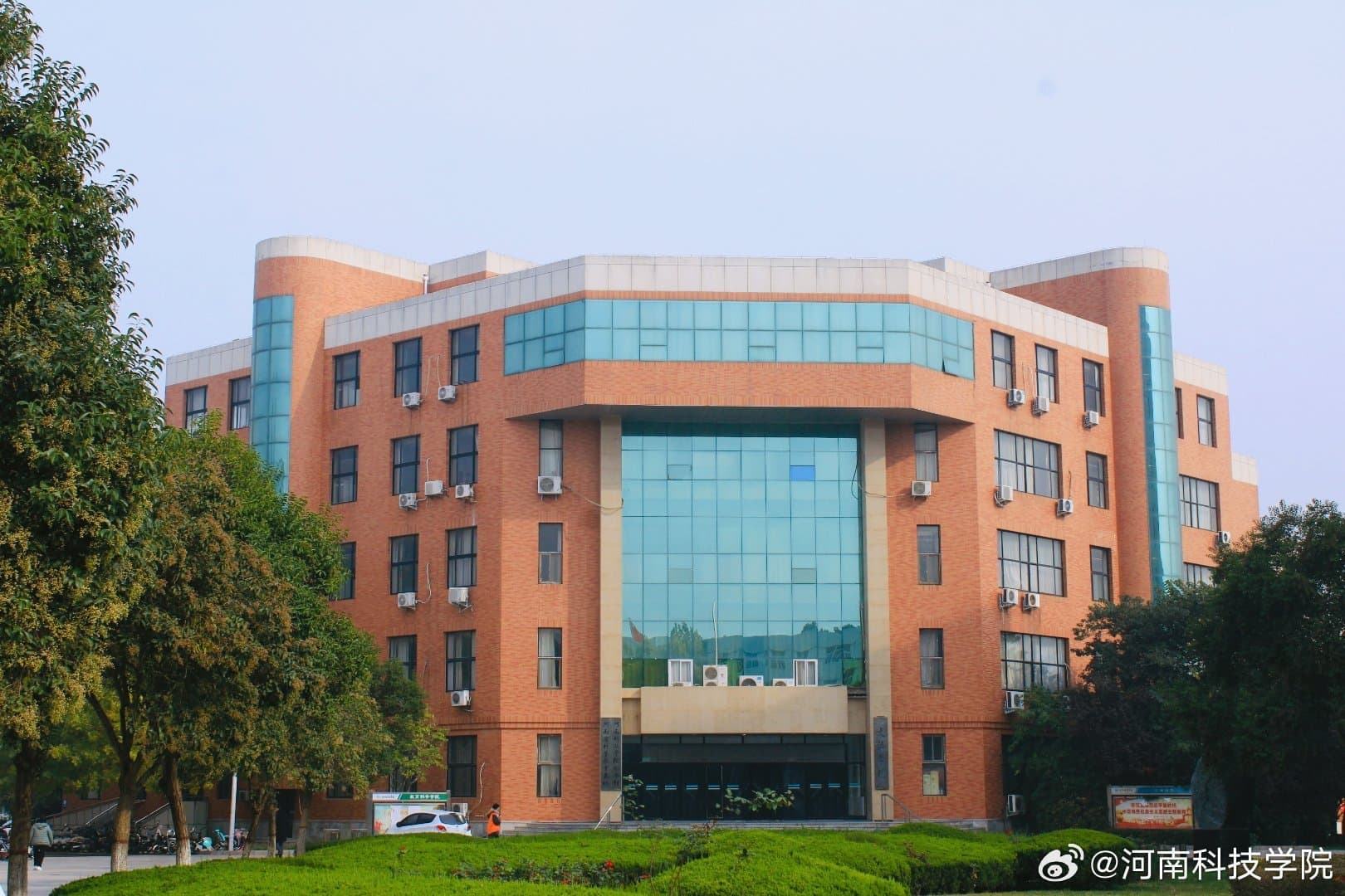 河南科技学院：科技与教育的融合之旅