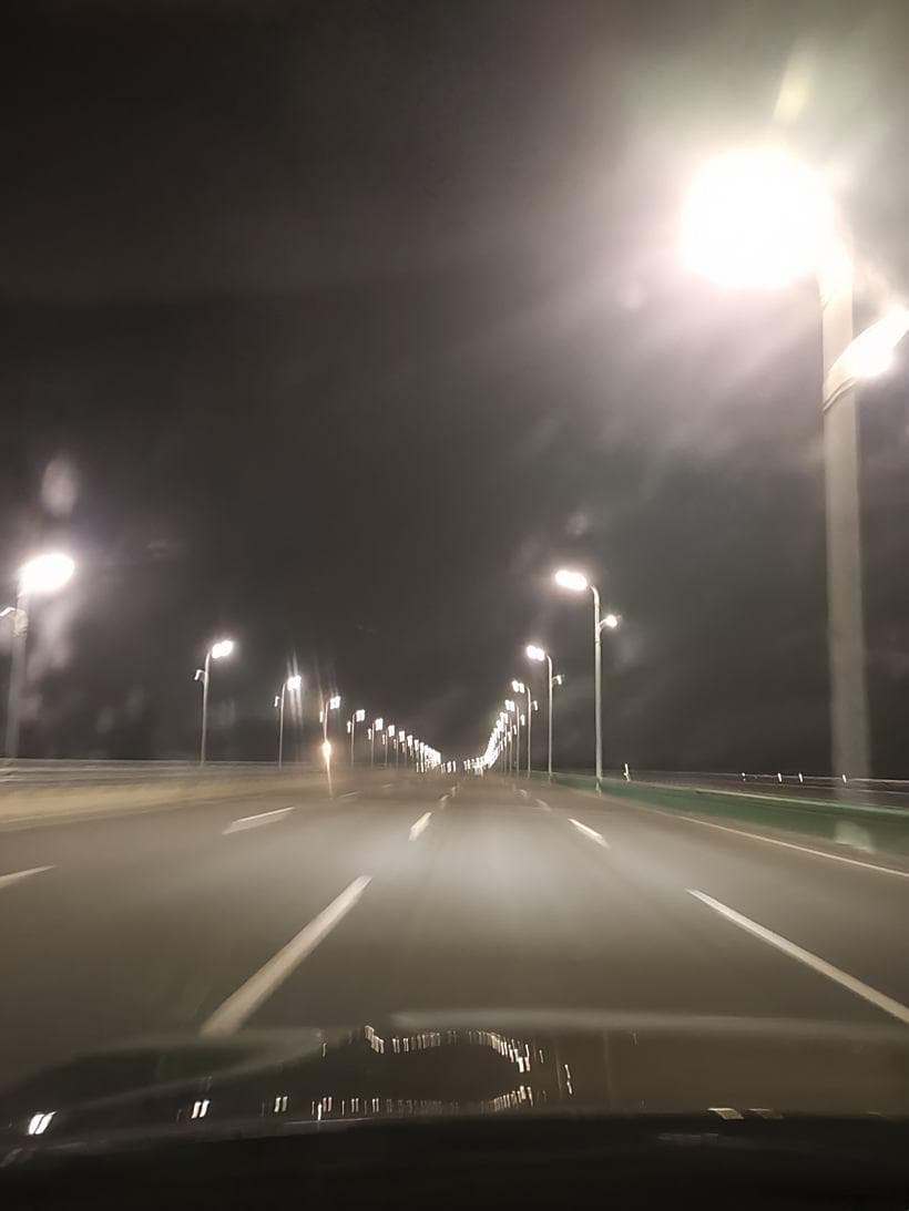 停车时防止车子轮毂刮花，可以遵循以下几个步骤和注意事项：