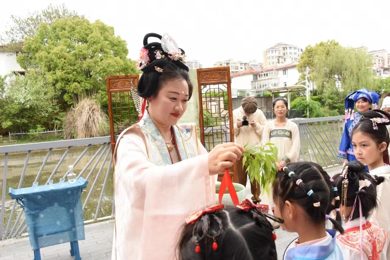 上巳有哪些浪漫习俗？一群年轻人用传统方式过节