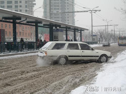 汽车打滑应对指南：化险为夷的行车智慧