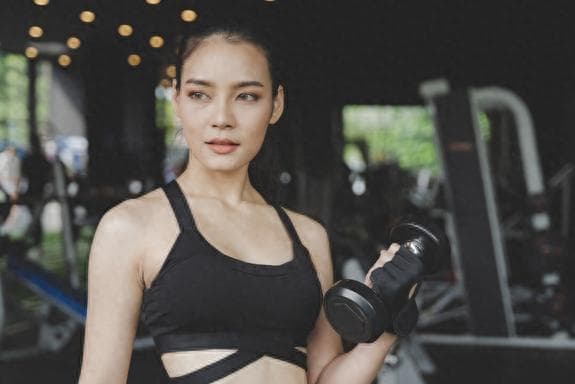 嘴唇颜色发紫，是因为血液粘稠吗？做好5件事，降低粘稠度