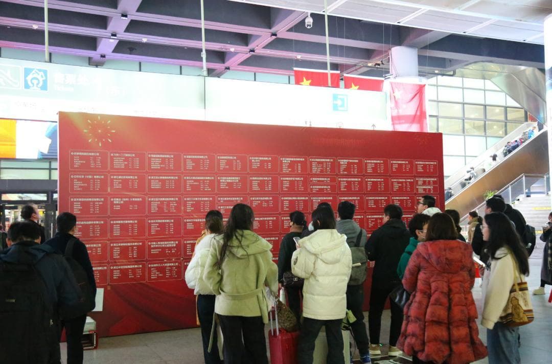 7000多个岗位！刚下动车直接面试，小伙惊了，“杭州你真的很宠！”