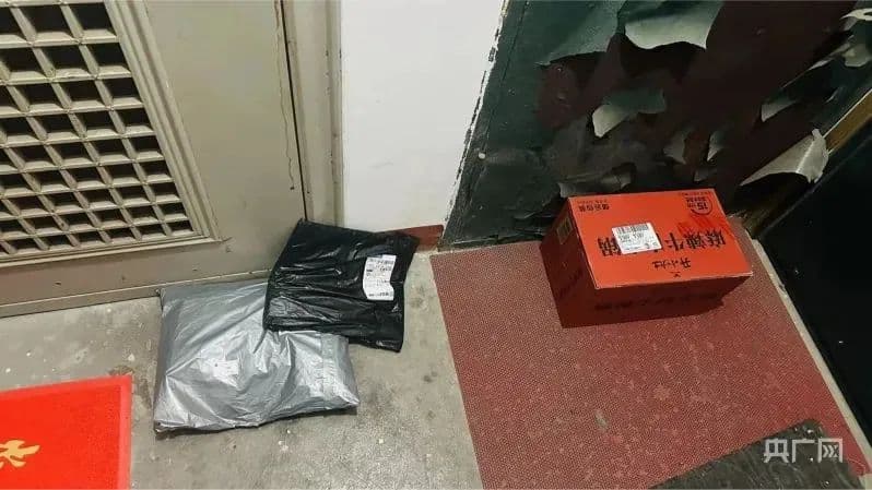 快递新规实施引发热议：快递员称30分钟送完的货，现在12小时