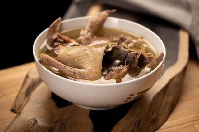 炖鸽子汤的艺术，从选材到烹饪，每一步都值得品味