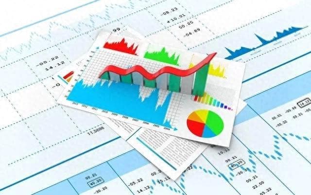 深度剖析资本的双面镜：从哪吒百亿票房到恒大万亿债务的启示