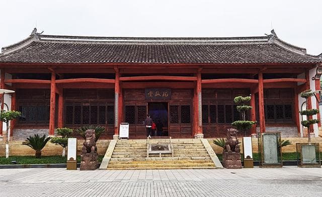 诗乡奉节：瞿塘关口江水急，白帝城中骚客多