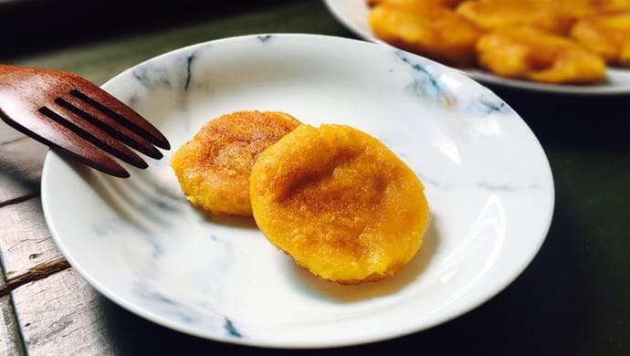 香煎南瓜饼：外酥里糯的美味小吃
