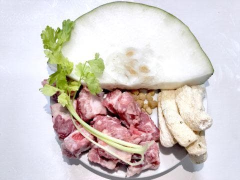 冬瓜排骨竹荪汤：夏日消暑的养生佳品