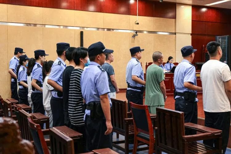 “如果能听清答案就咳嗽一声” 组织作弊，9人获刑