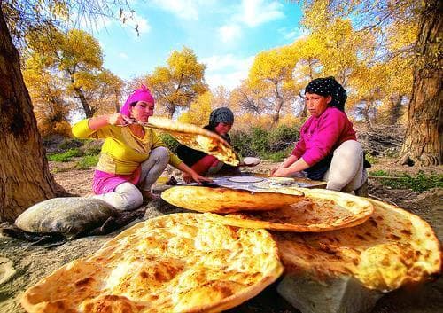 阿拉尔美食：羊肉与水果的双重诱惑