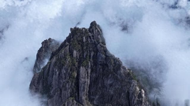 黄山三大主峰之一天都峰"轮休"5年半后开放