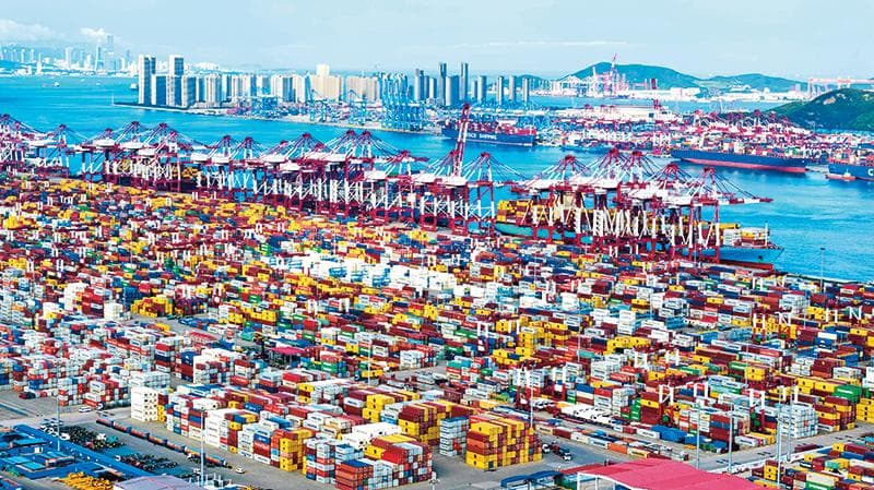 海船进港告别抢泊位