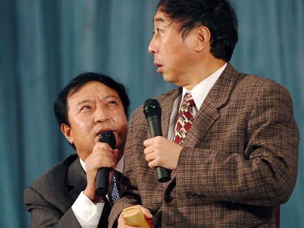 冯巩相声里的那些经典笑点：语言艺术与表演智慧的完美融合