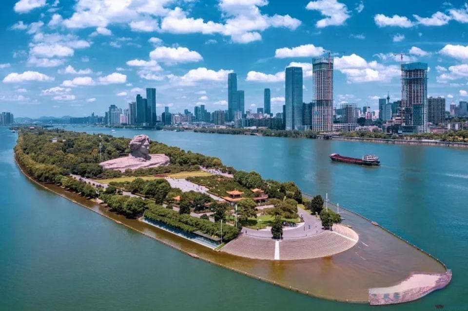橘子洲：历史长河中的璀璨明珠，毛主席革命情怀见证地