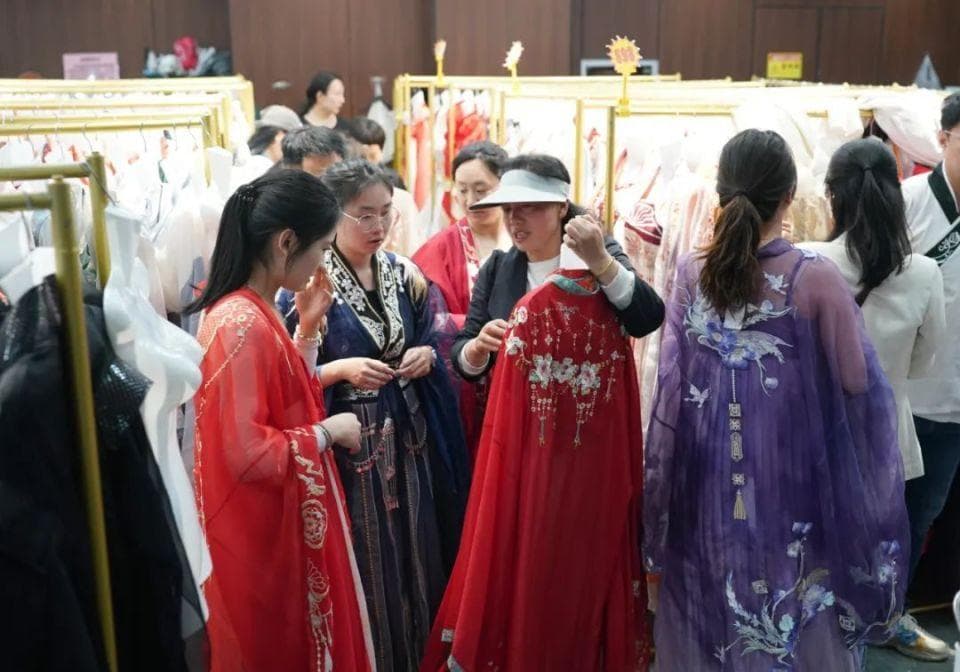 “新中式”热潮来袭 “国风”“国潮”背后的新消费