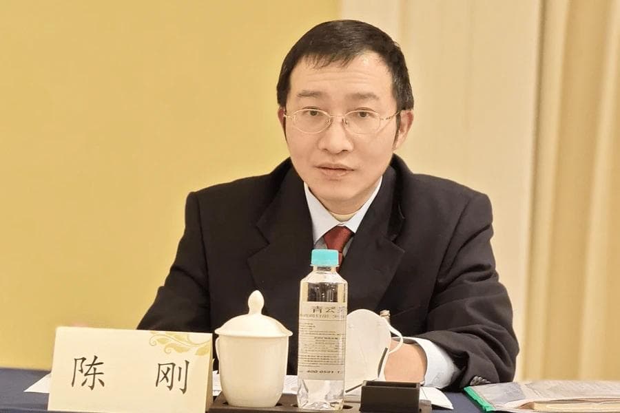 医生陈刚教烟民做戒烟计划