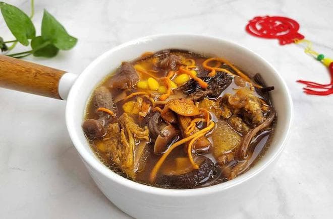 教你快速做出鲜美菌菇汤！